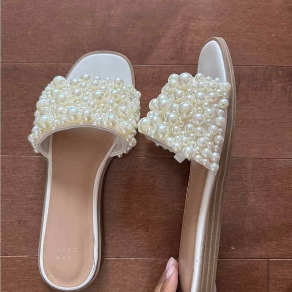 Women flat sandals pearl size 8 (perfect for bride, bridal events) - Picture 2 of 3